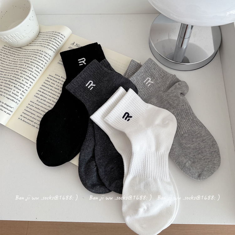 Socks men's spring and summer new breathable short socks South Korea casual embroidered letter short socks sweat-absorbent men's socks sakasaka
