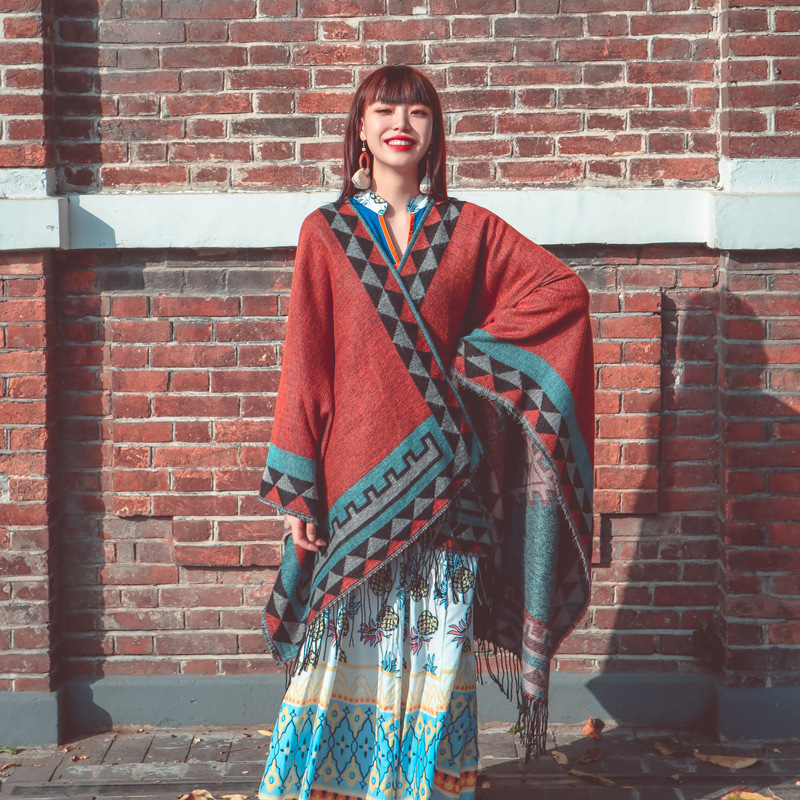 El estilo nacional tibetano Yunnan turístico vestido con una capa de moda universal gruesa bufandas cálidas a prueba de viento