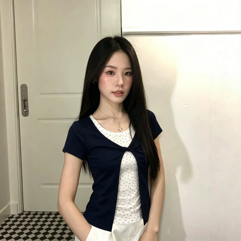 Korean-Style Faux Two-Piece Top, Summer T-Shirt for Women, Short-Sleeve, Regular Shoulder, Unique Floral Print, Sweet and Spicy Girl Style, Round Neck Base Shirt Korean-Style Faux Two-Piece Top, Summer T-Shirt for Women, Short-Sleeve, Regular Shoulder, Unique Floral Print, Sweet and Spicy Girl Style, Round Neck Base Shirt