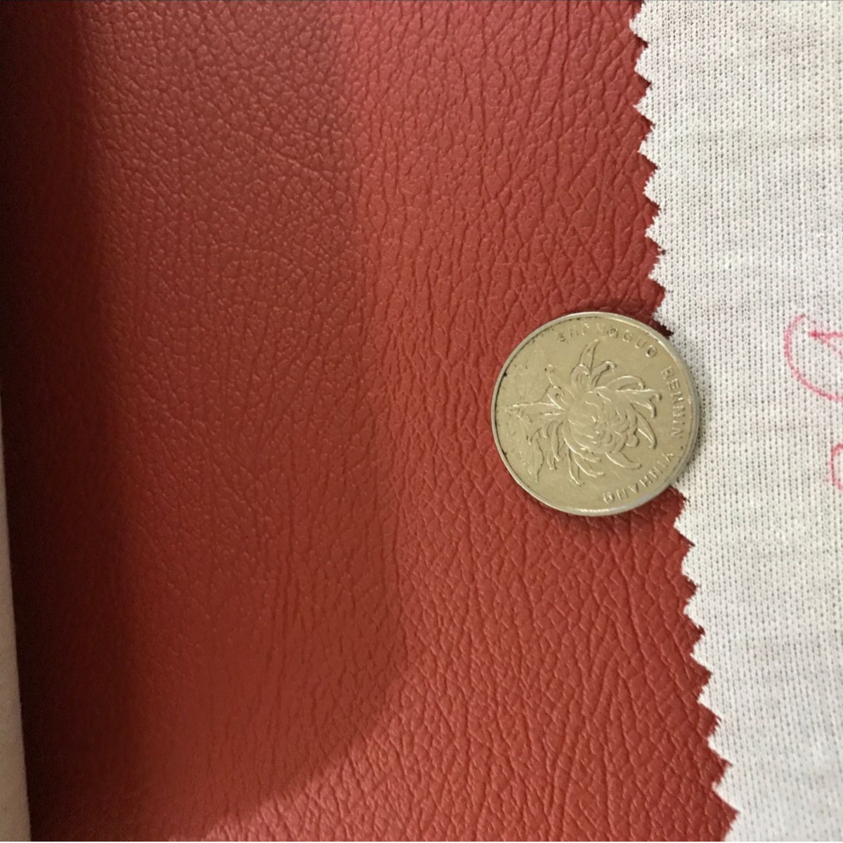 厂家批发双色半PU套色油皮疯马人造革砖红奔驰纹