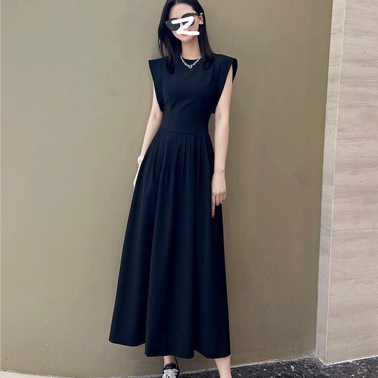 2024年赫本风高级感无袖连衣裙女夏季气质洋气通勤收腰显瘦小黑裙