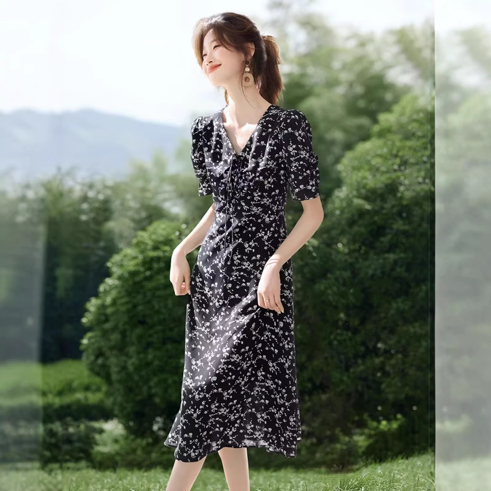 Váy hoa maxi tay bồng kiểu Pháp thắt eo — đen chi tiết 4