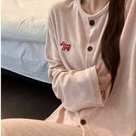 冬季新款睡衣女小马绣花德绒圆领开衫长袖长裤简约保暖家居服套装