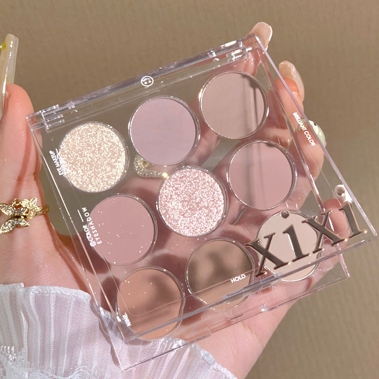 Transparent eyeshadow palette