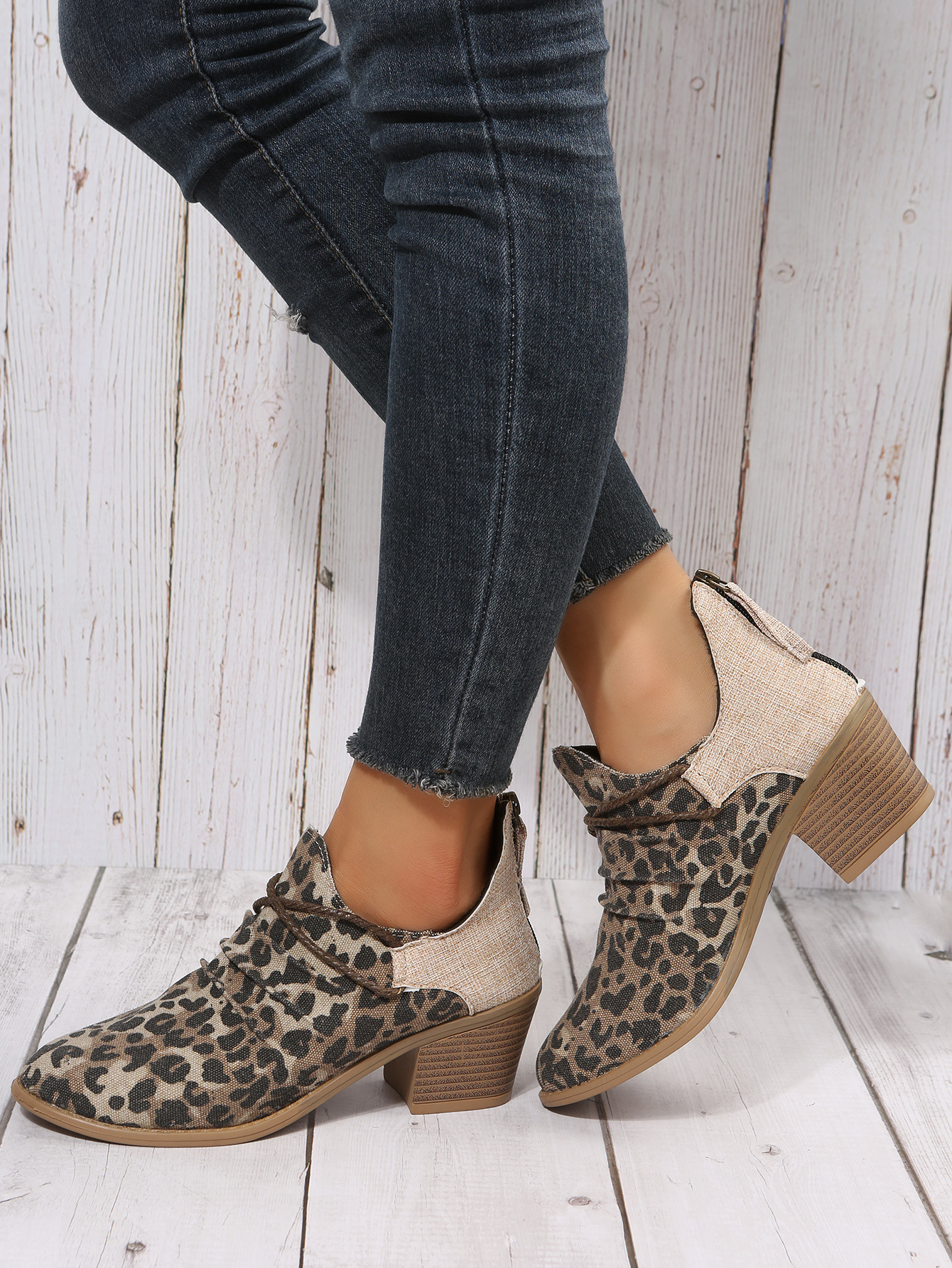 Dame ankelstøvler med spiss tå og firkantet hæl_voghion.com