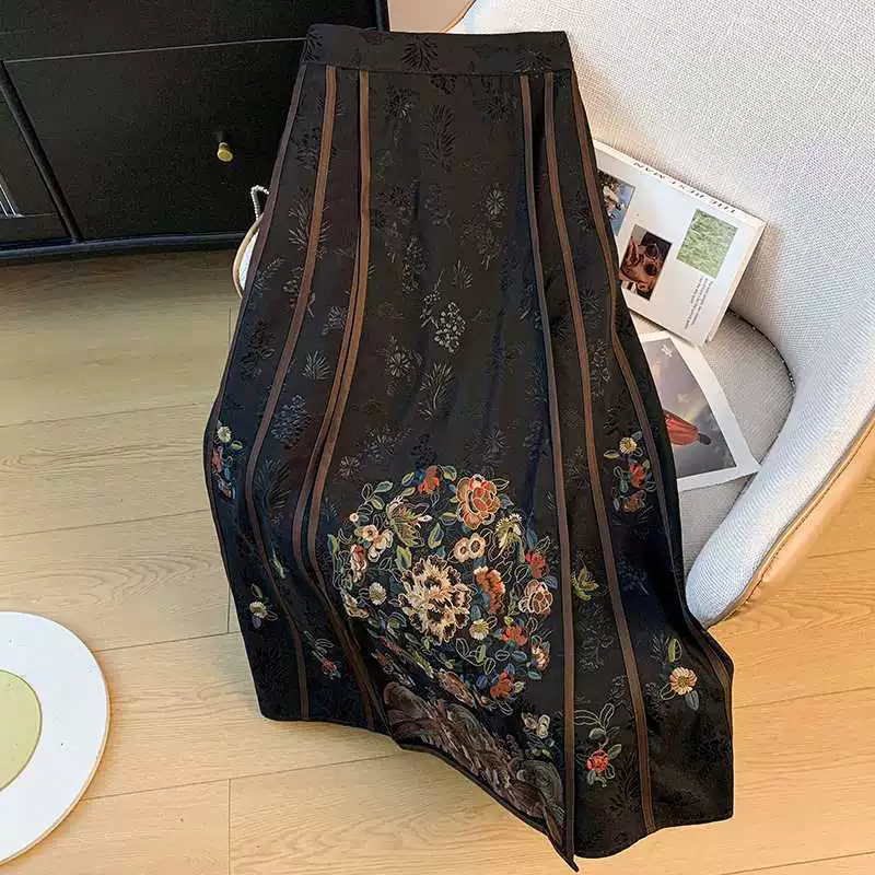 Реальный снимок нового китайского стиля Ханфу, улучшенного национального стиля, тяжелой жаккардовой вышивки, этнического стиля, классической универсальной юбки.