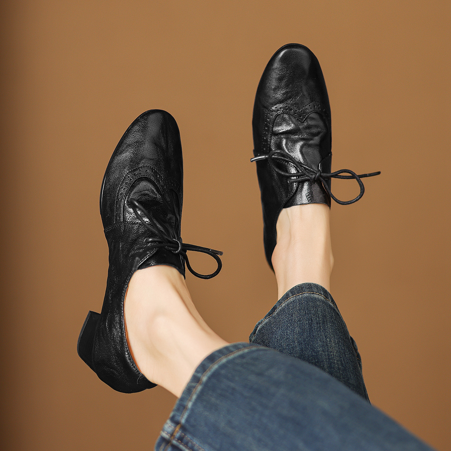 Giày loafer nữ da cừu buộc dây phong cách vintage, gót thấp vuông — màu nâu