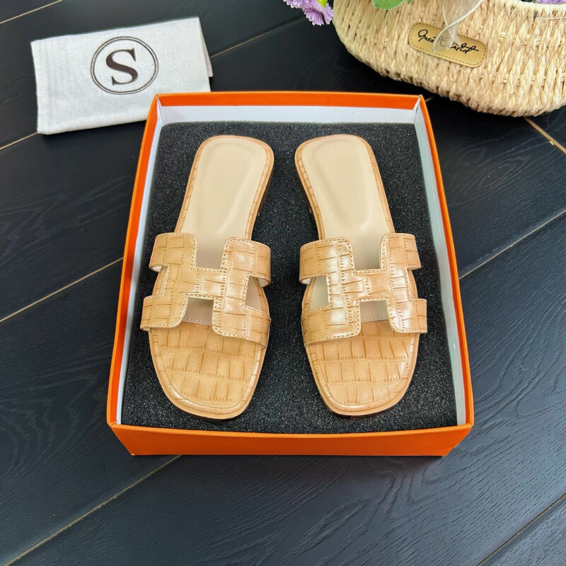 Women's Summer Fashion Versatile Outdoor Soft-Soled Matte Crocodile Pattern Sandals 2026 New Flat Non-Slip Slippers