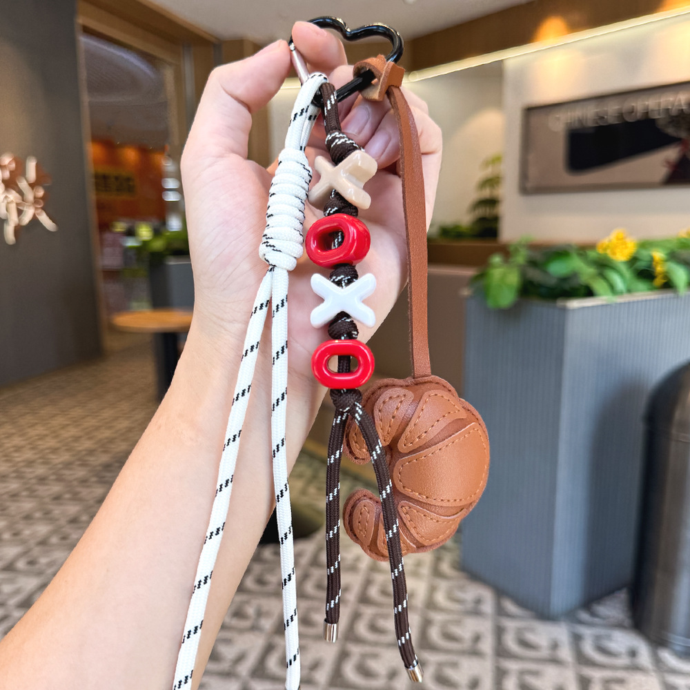 Nuevos productos transfronterizos creativos de letras de color cuerdas trenzadas llavero amor dibujos animados accesorios de diseño bolsos colgantes