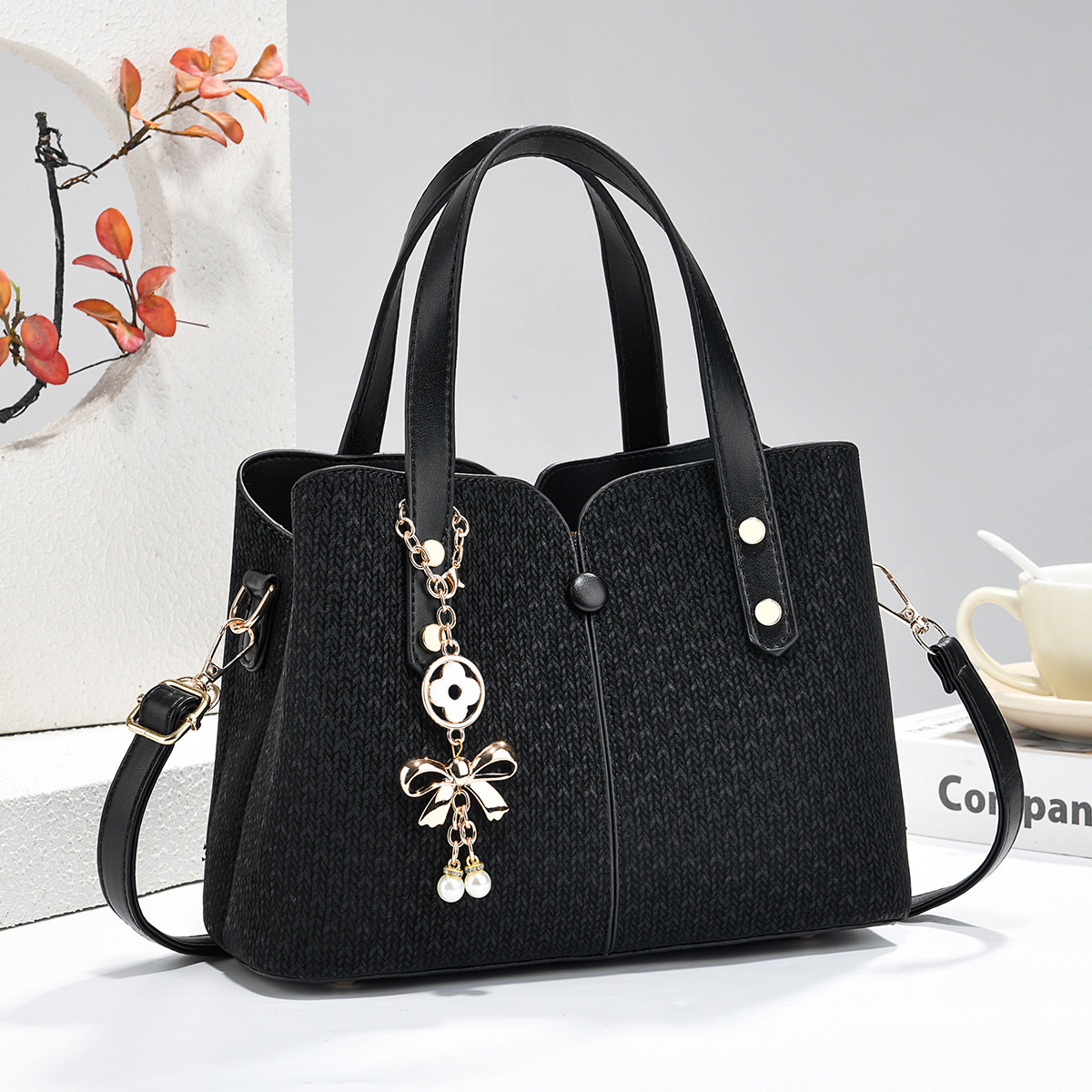 2026 nuevo estilo de lujo ligero sensación de bolso de mano alta sensación de mujer mochila de viaje simple versátil bolso al por mayor