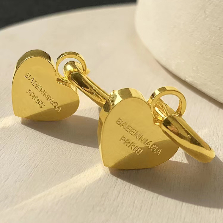 French light luxury Chanel-style 14K brass heart-shaped metal earrings, niche high-quality accessory wholesale