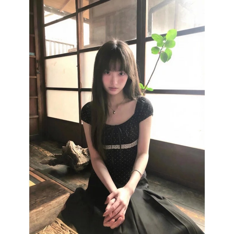 Black Polka Dot Bow Square Neck Short-Sleeved T-Shirt for Women in Summer with Lace Splicing, a Very Beautiful Top Black Polka Dot Bow Square Neck Short-Sleeved T-Shirt for Women in Summer with Lace Splicing, a Very Beautiful Top