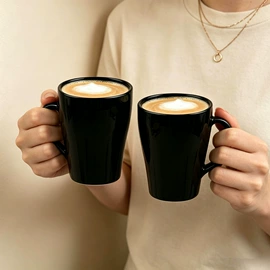 玻璃罐;咖啡杯;速溶咖啡