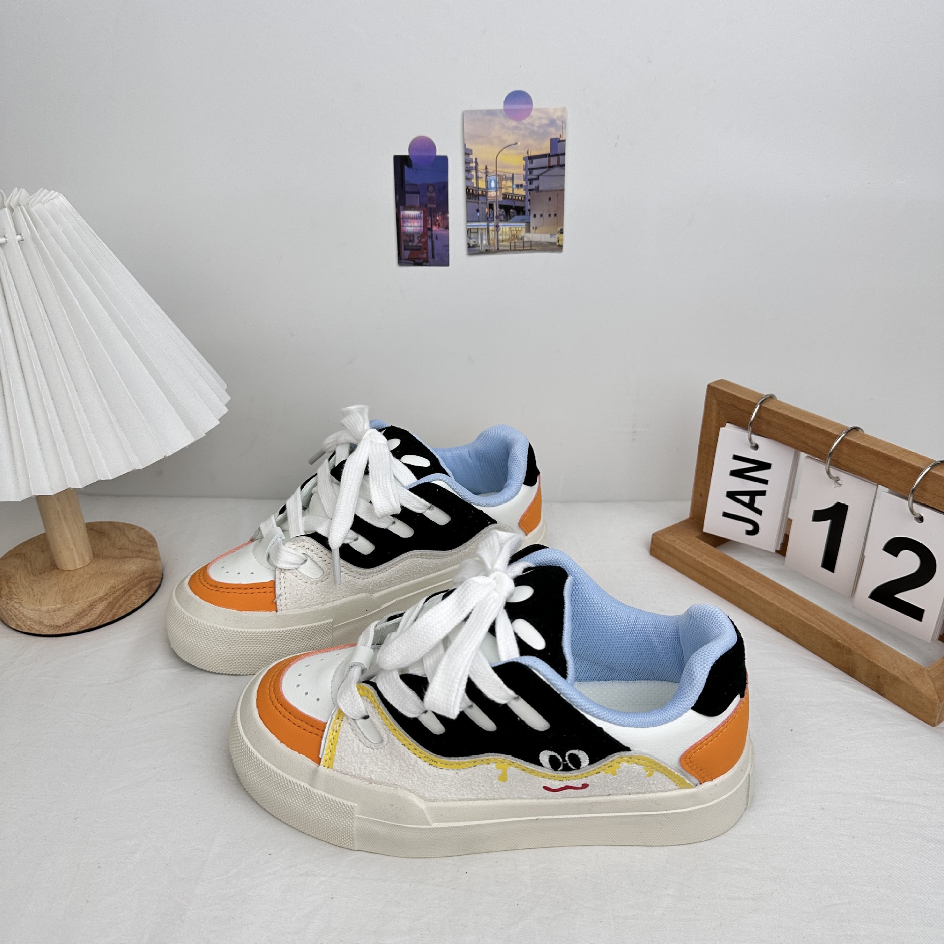 Far Wave 2025 Spring Student Low Colging Shoes Versión coreana de los zapatos de skate de tendencia de todo fósforo Zapatos de lona estilo Hong Kong cabello femenino