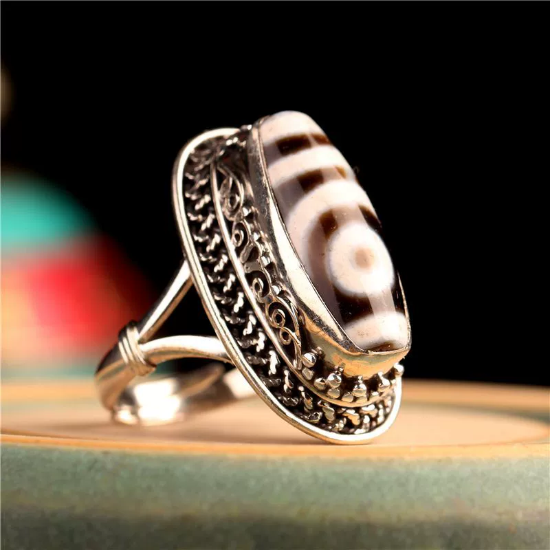 Retro ethnic creative ring, ethnic style, on index finger