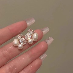 轻奢高级感方块锆石珍珠耳钉女新款爆款气质耳环小众设计百搭耳饰