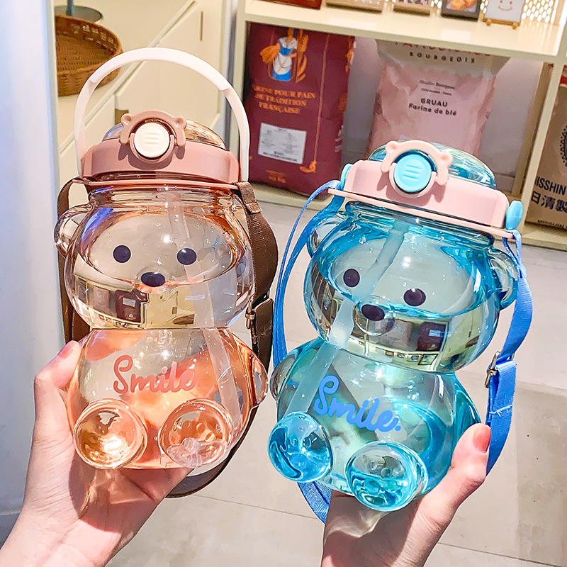 Lindo oso taza de agua de verano de gran capacidad taza de paja niñas taza de plástico de alta apariencia hervidor portátil taza grande del vientre