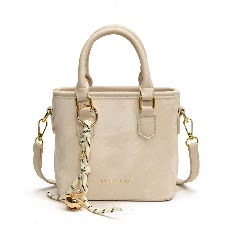 Bolso de mano popular ultra caliente para mujeres 2025 nuevo estilo versátil bolso de hombro casual simple de alto nivel nicho bolso de cubo