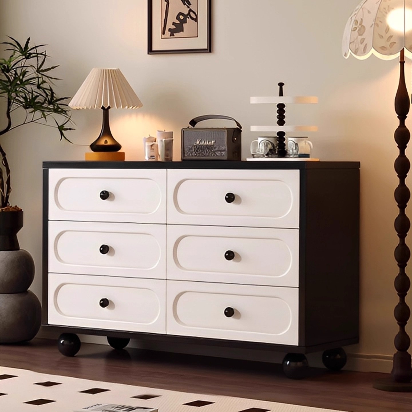 2025 nuevo armario de tocador en una pequeña cama de dormitorio cola de luz lujosa alta sensación de esquina tabla de maquillaje retráctil