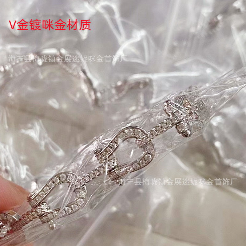 V gold plated microphone Gold new high quality horseshoe buckle full Diamond Bracelet advanced diamond-embedded European and American wholesale factory direct sales V gold plated microphone Gold new high quality horseshoe buckle full Diamond Bracelet advanced diamond-embedded European and American wholesale factory direct sales
