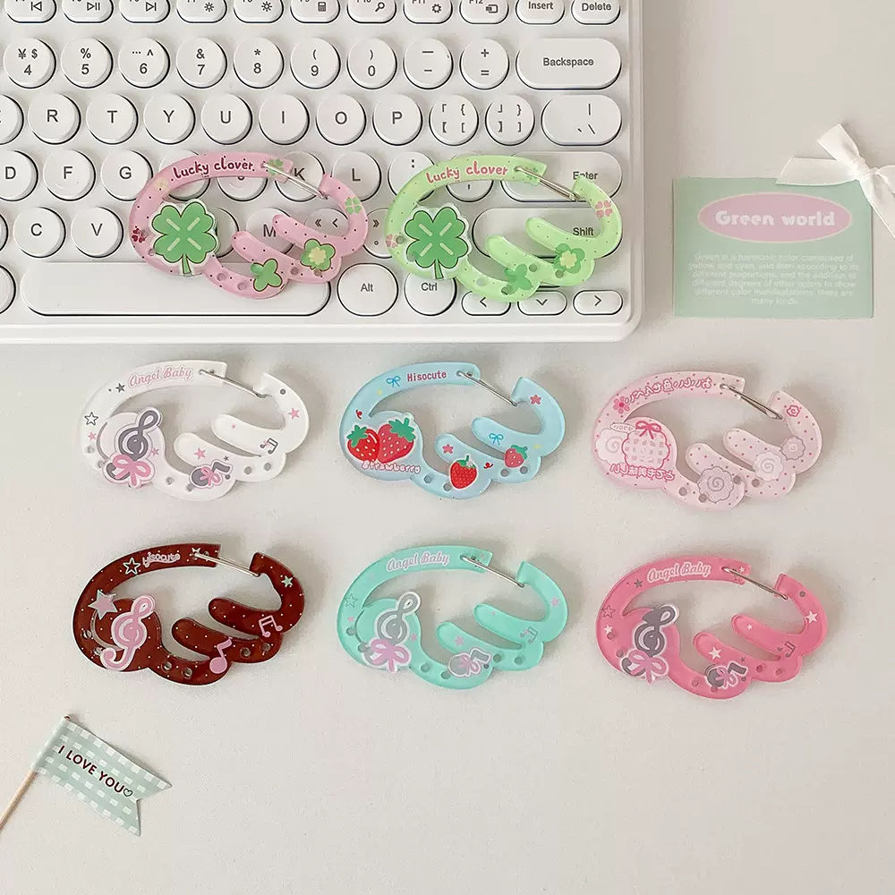 ins风翅膀造型亚克力登山扣少女可爱四叶草包包挂扣学生痛包挂饰