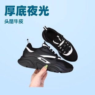�羳���Q��������D��B22��Ů��͸���\��Ь�r�аٴ�͹����e�ϵ�Ь