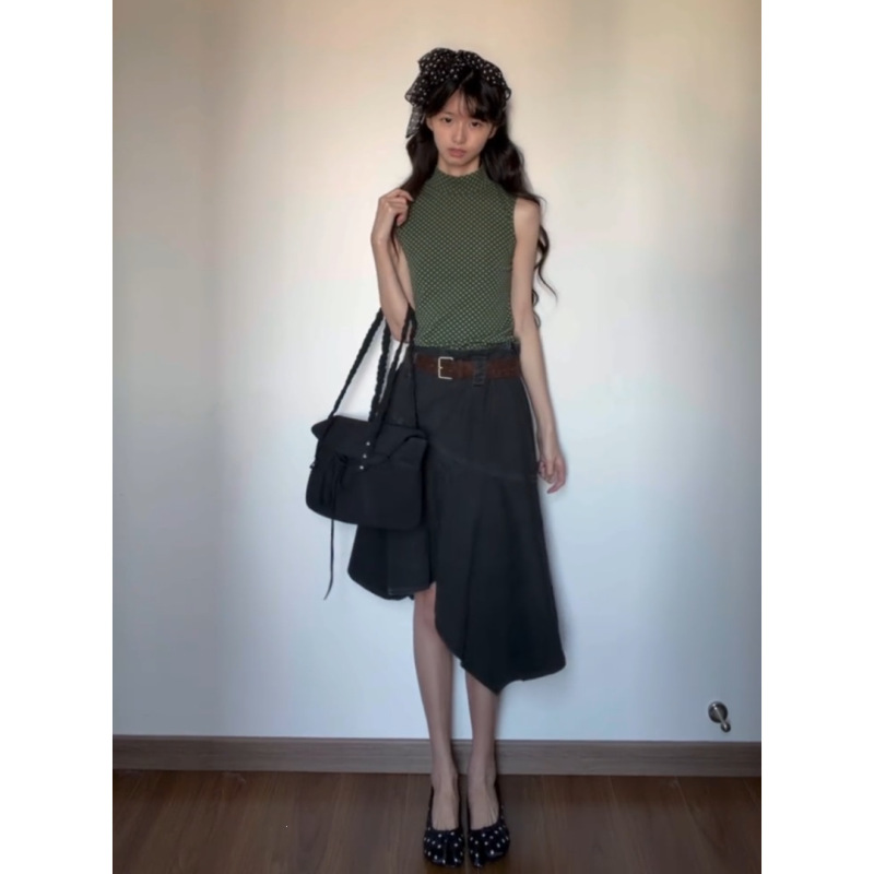 Summer in stock: Summer retro-style half-high collar green polka dot sleeveless top and women's irregular skirt set Summer in stock: Summer retro-style half-high collar green polka dot sleeveless top and women's irregular skirt set