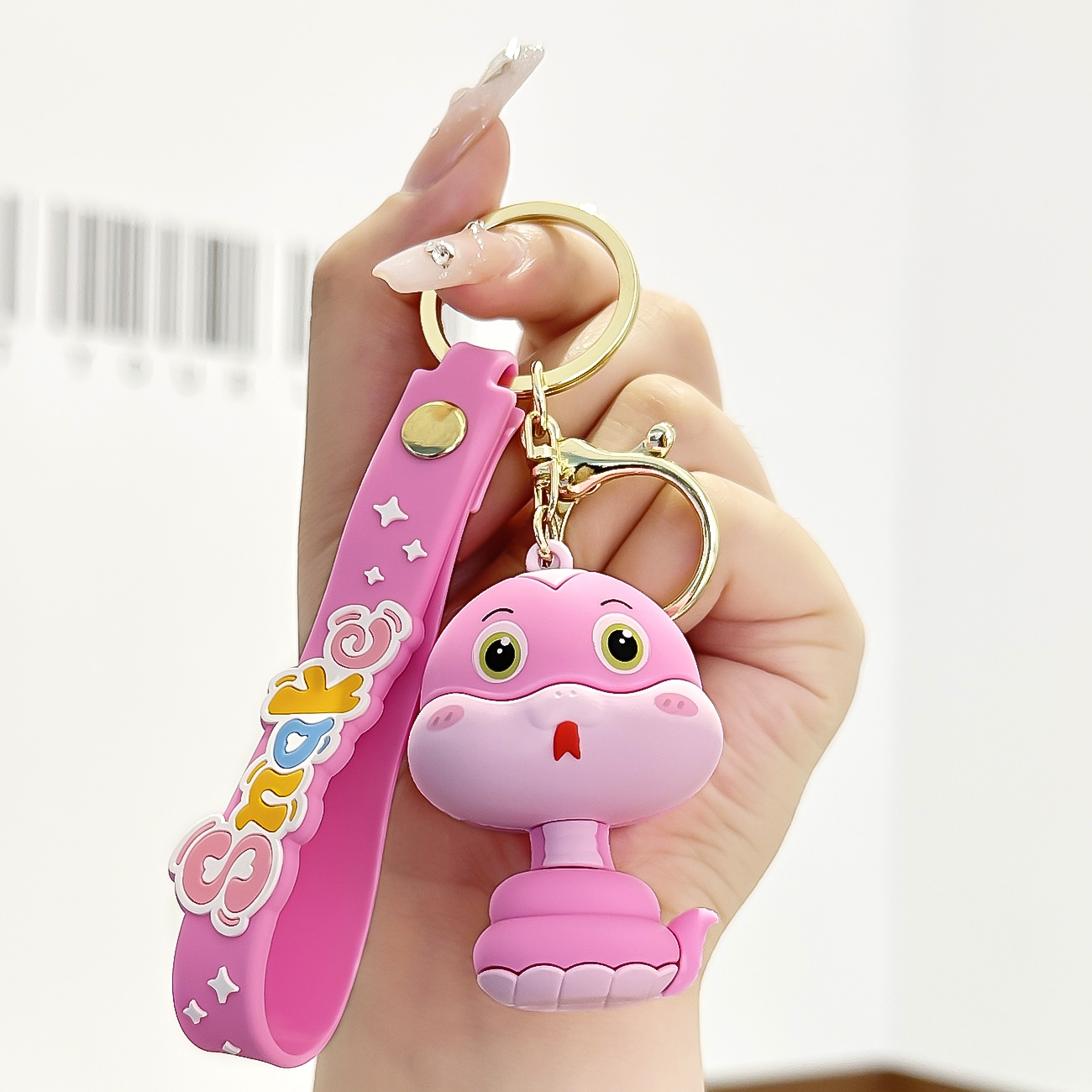 オリジナルの小さい蛇の漫画のキーホルダーはかわいい立体の公仔のカップルのかばんを掛けて精巧な自動車のキーチェーンを飾ります。
