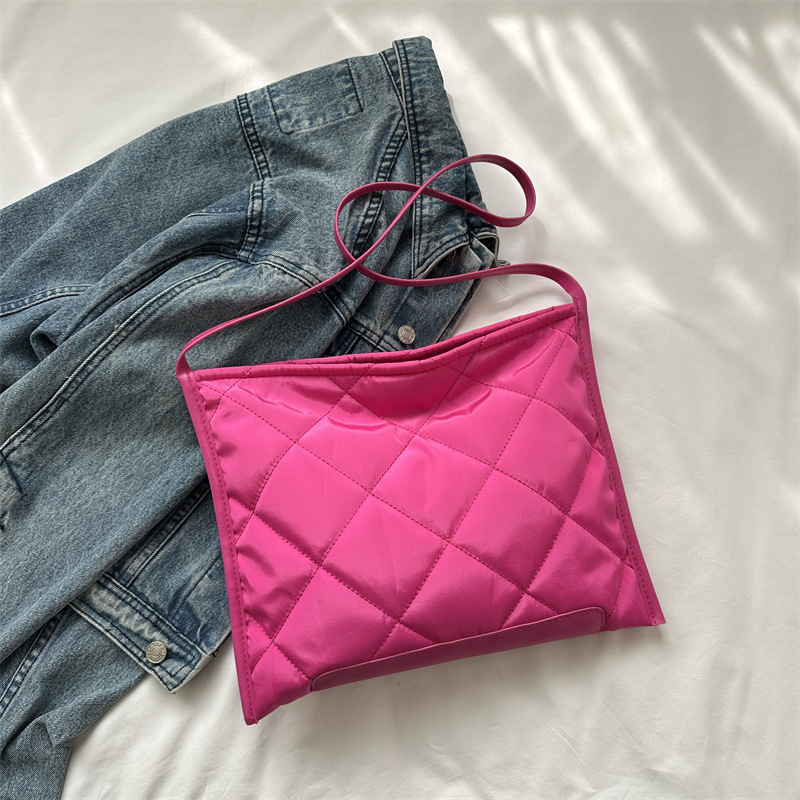 Bolsa de hombro de color sólido simple y de gran capacidad para mujeres otoño y invierno 2024 nuevo estilo versátil bolso de mano casual