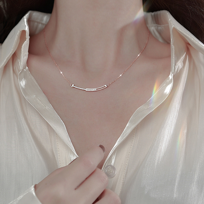 Smile necklace female niche design sense light luxury High sense smiley face diamond-embedded clavicle chain simple temperament Internet celebrity same style