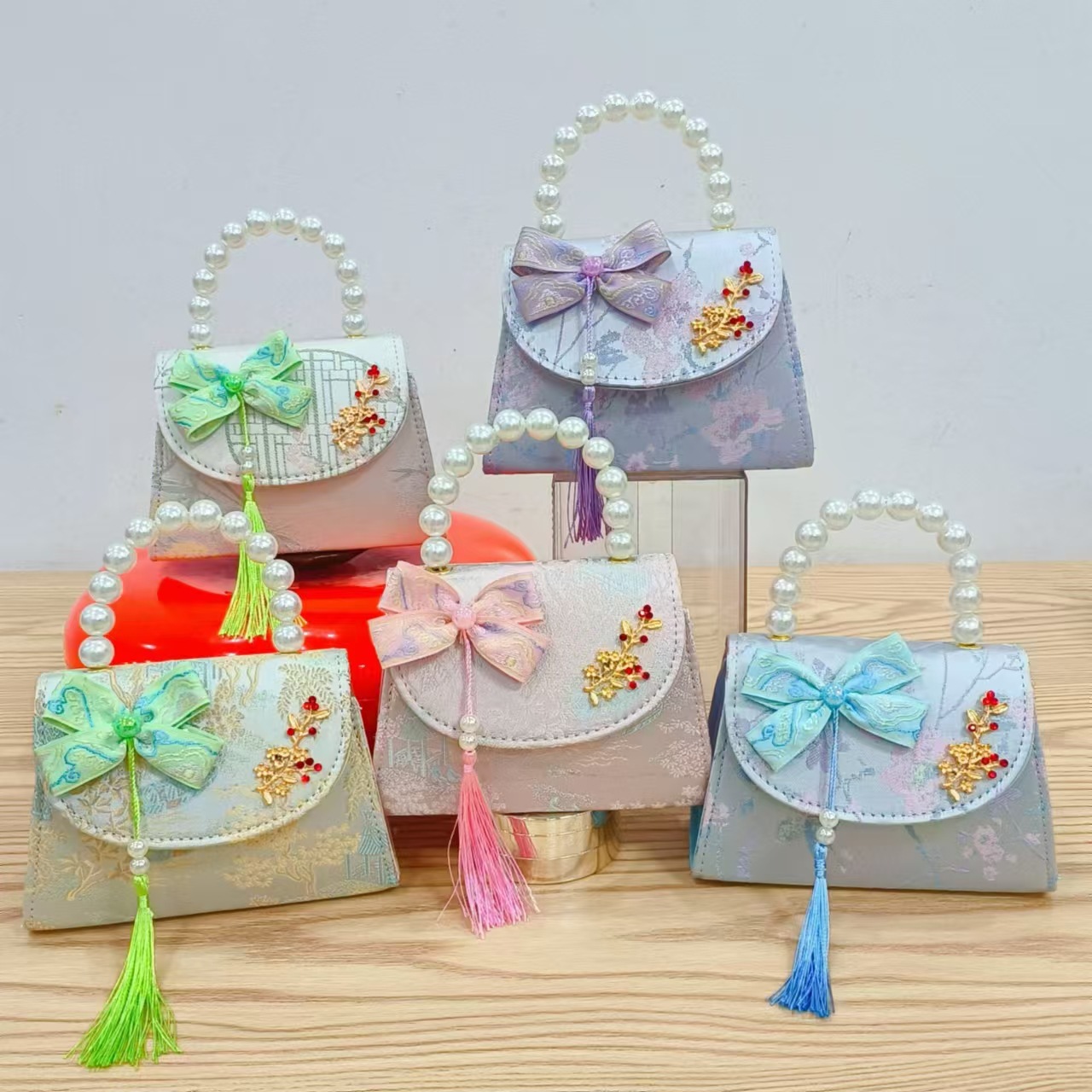 Bolsas de niños arco de estilo chino borda de niña pequeña princesa perla bolsa de cambio de mano al por mayor