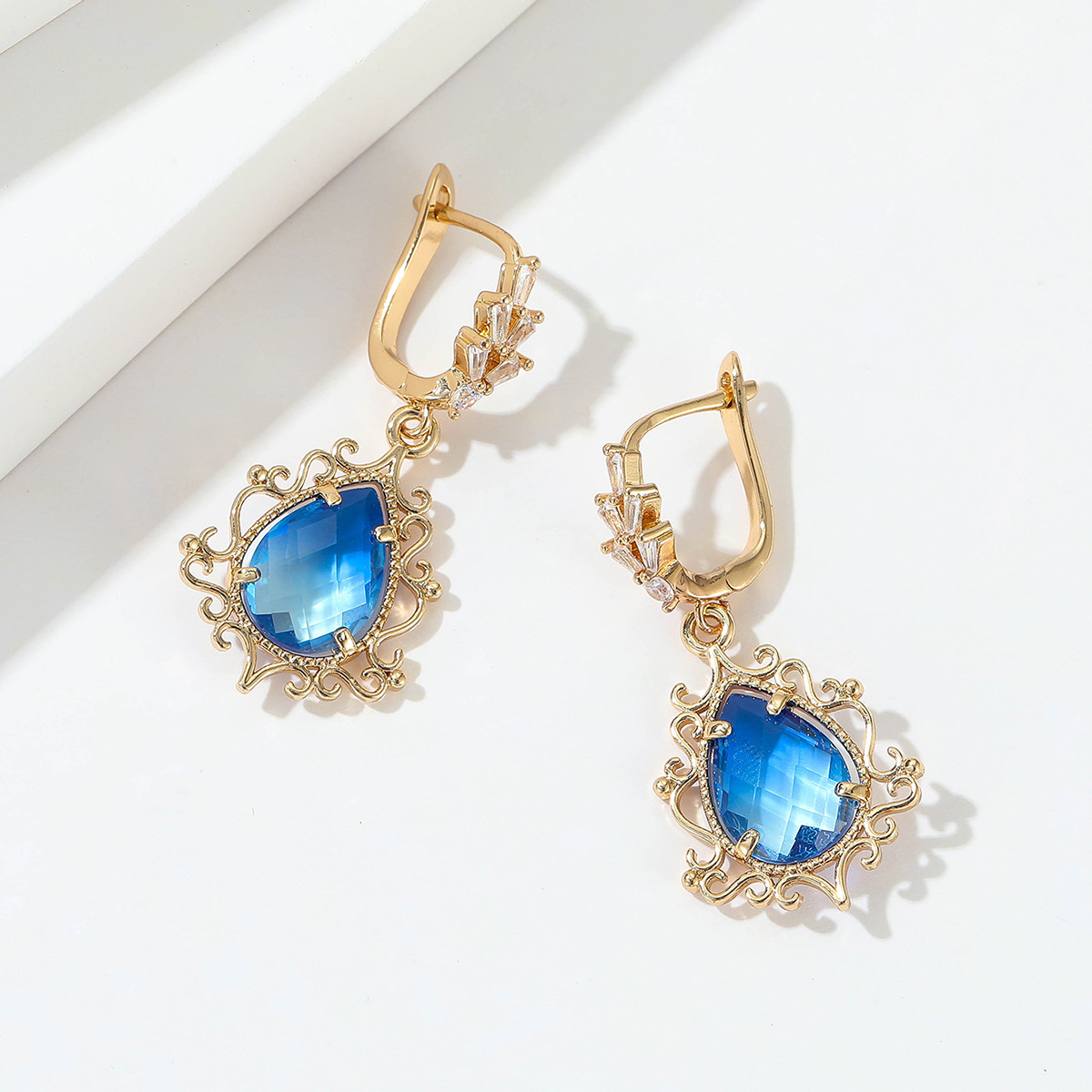 Fashion Geometric Copper Plating Hollow Out Artificial Crystal Earrings 1 Pair