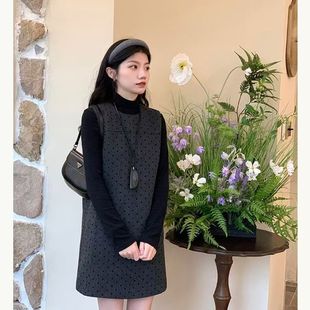 �͹Ż�ɫ���cë�ر����B��ȹŮ�ﶬ���L��С����A�֟o�䱳��ȹ