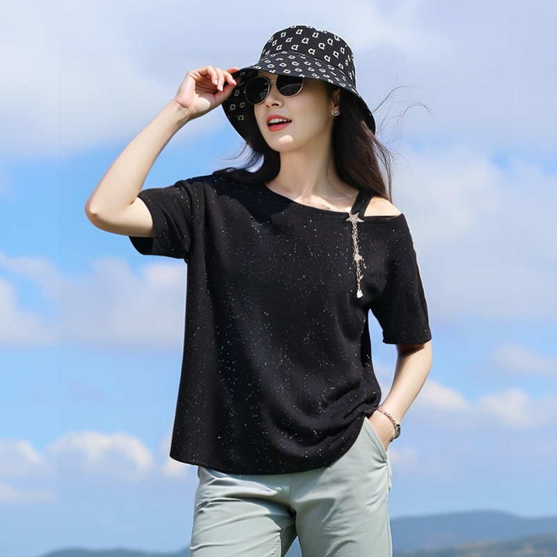 Deformation plus size Women's chubby girl Summer Shiny T-Shirt Leaky Shoulder Collar Oblique Shoulder Joker Top 2024
