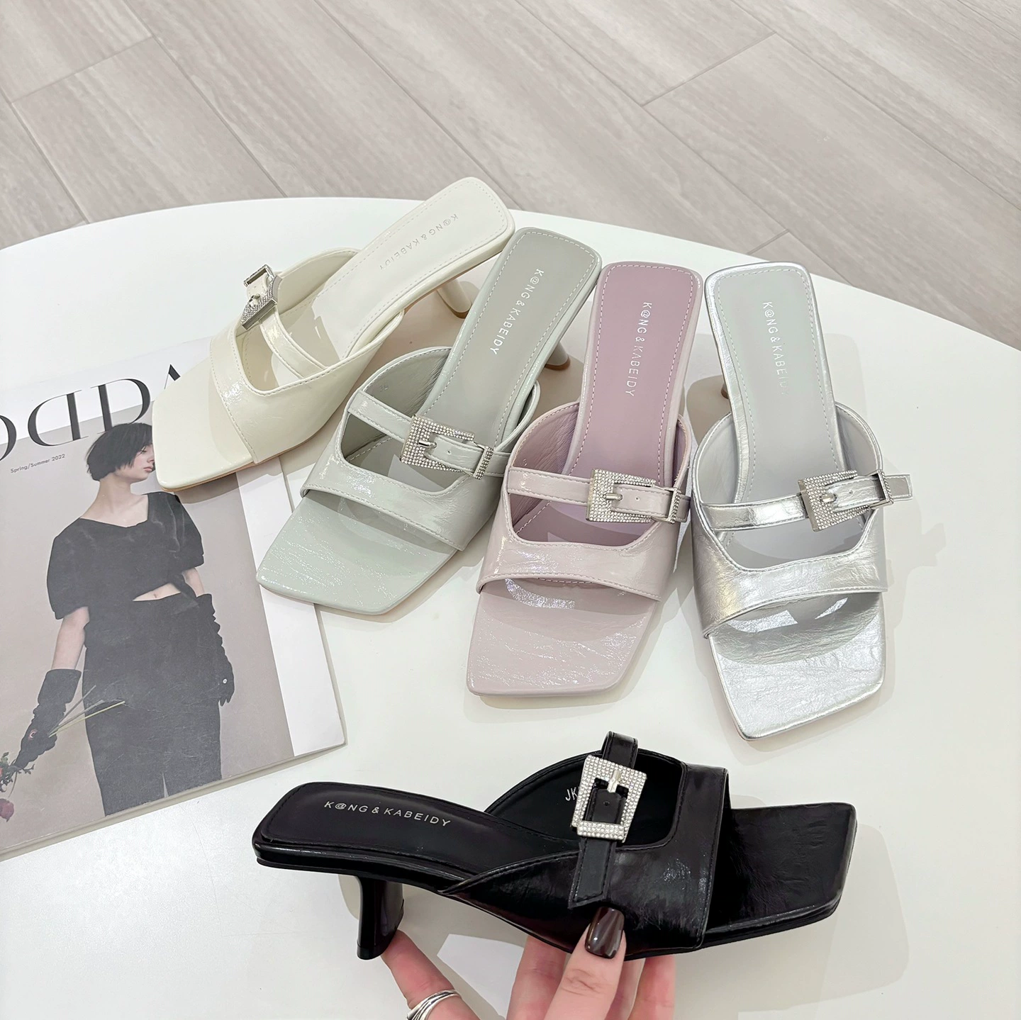 Летние новые блестящие лакированные кожаные сандалии на высоком каблуке