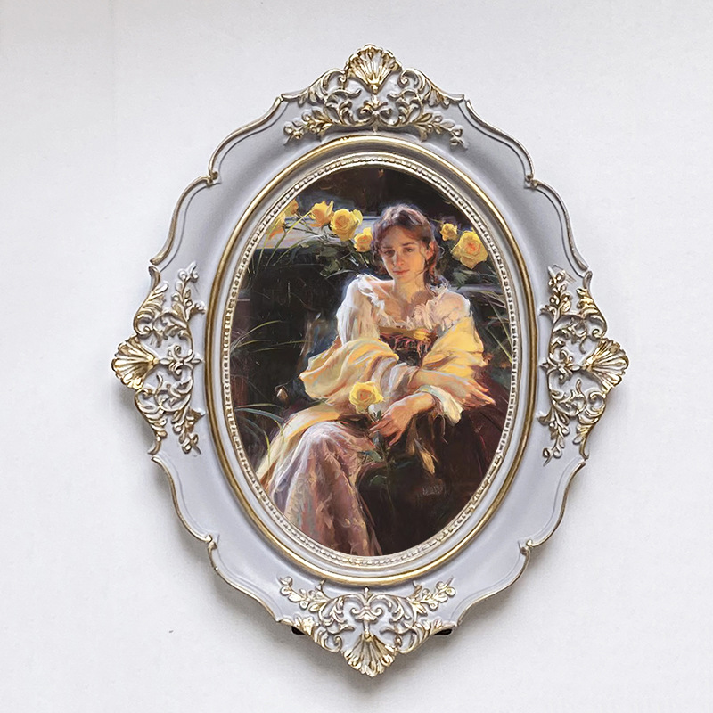European carved resin oval retro old picture frame picture frame can be hung on the wall bronze picture frame wholesale