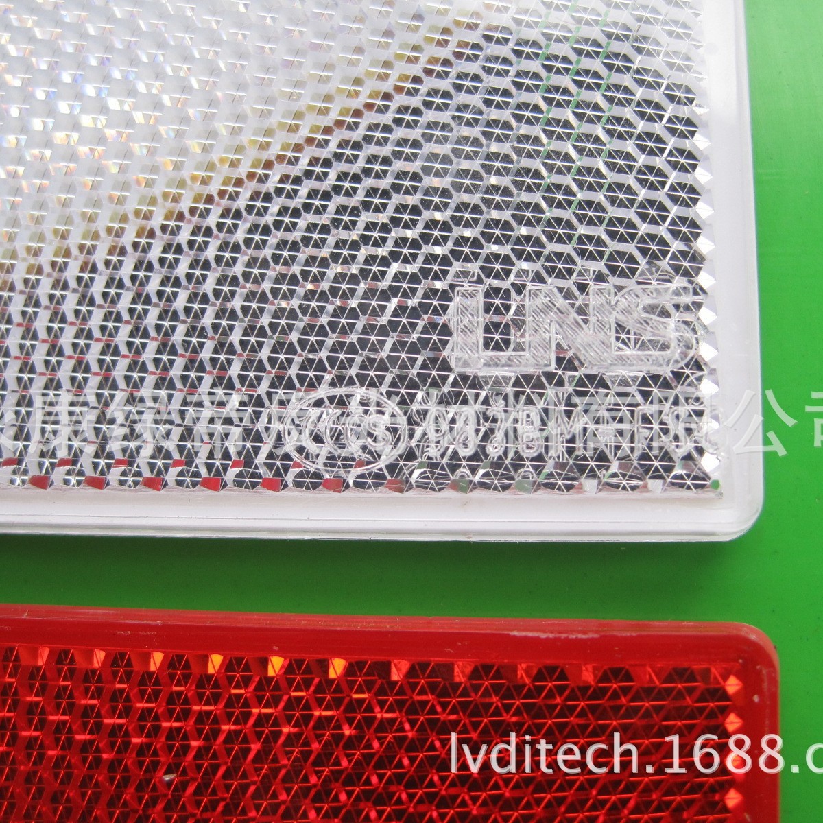 供应车检用   包过汽车塑料反光板 货车反光板 三角形反光板 车尾