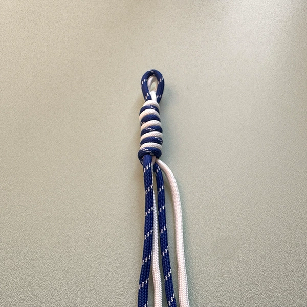 E2 knot white with dark blue