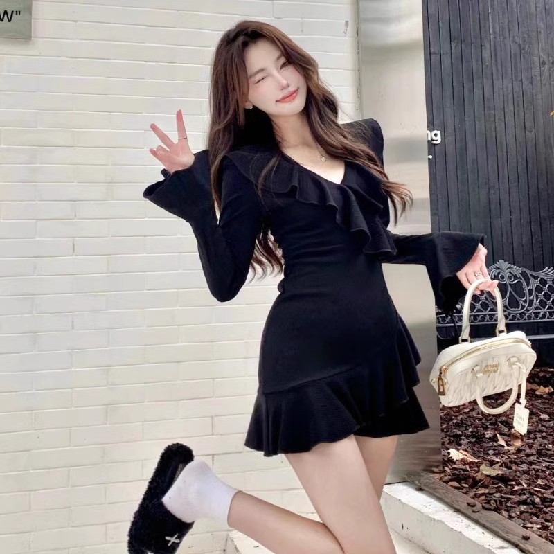 (2개) 순수한 욕망 뜨거운 소녀 섹시한 V 넥 원피스 여성 가을과 겨울 새로운 러플 트럼펫 슬리브 슬림 핏 블랙 원피스