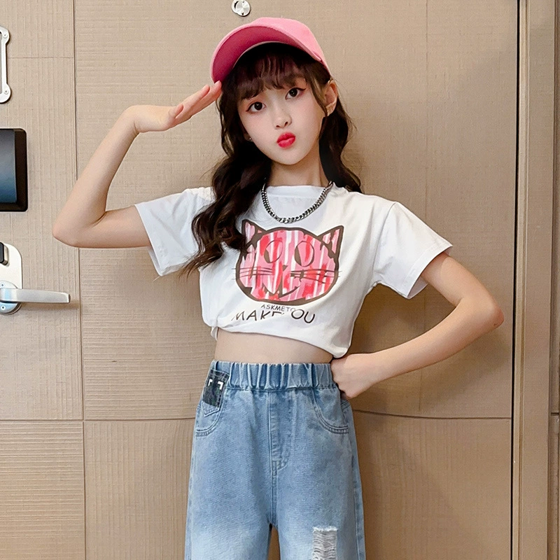 Summer T-shirt with a round collar