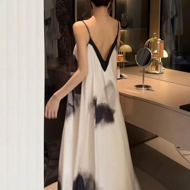 Summer Camisole with Built-In Chest Pads, High-End Feel, Thin Style, Beautiful Back, Sexy, Casual, Loose-Fitting, Can Be Worn Outside as a Dress or Pajamas