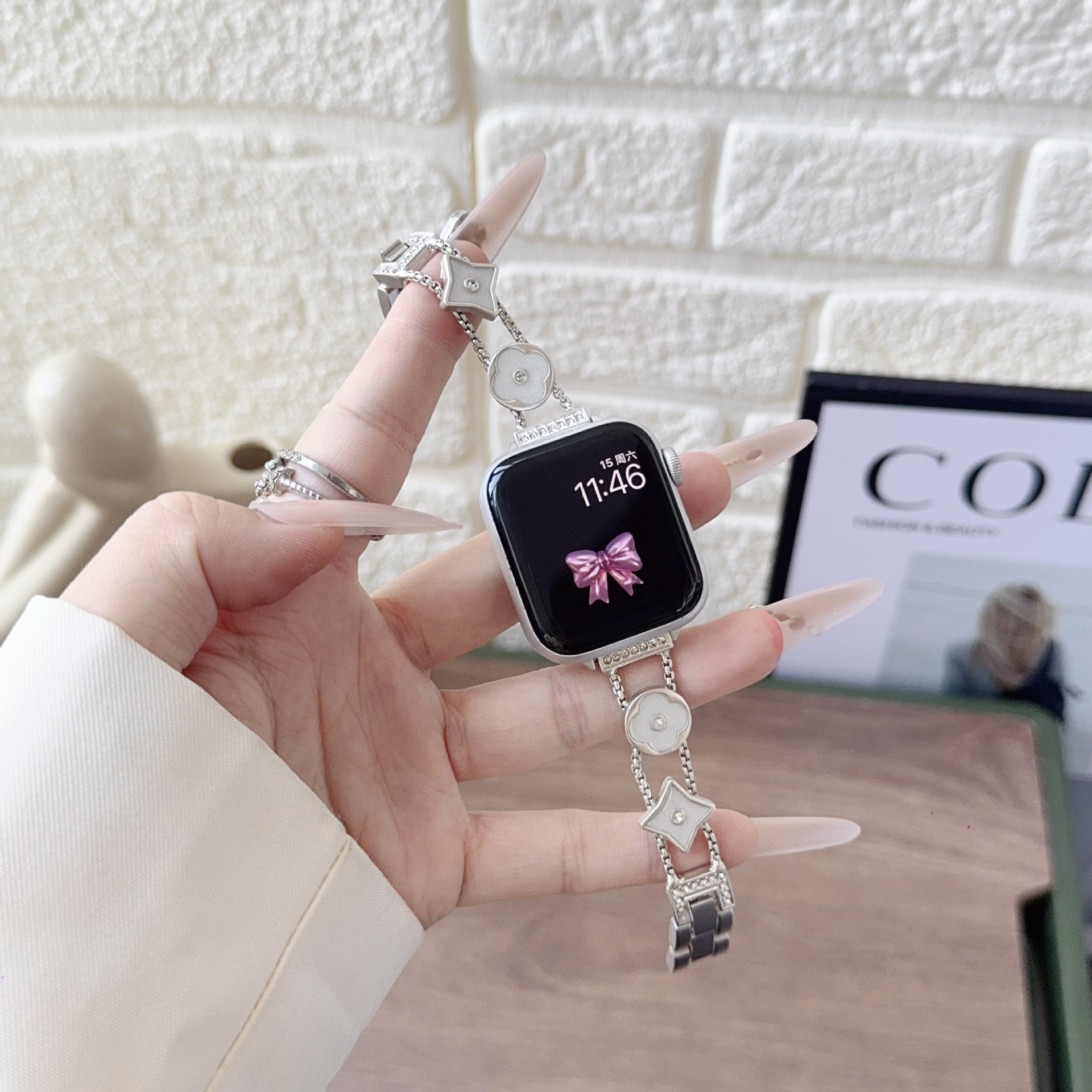 Suitable for Apple Applewatchs11 Watch Strap Gilt Four-Leaf Flower Metal Watch Strap 10/987Se3 Female