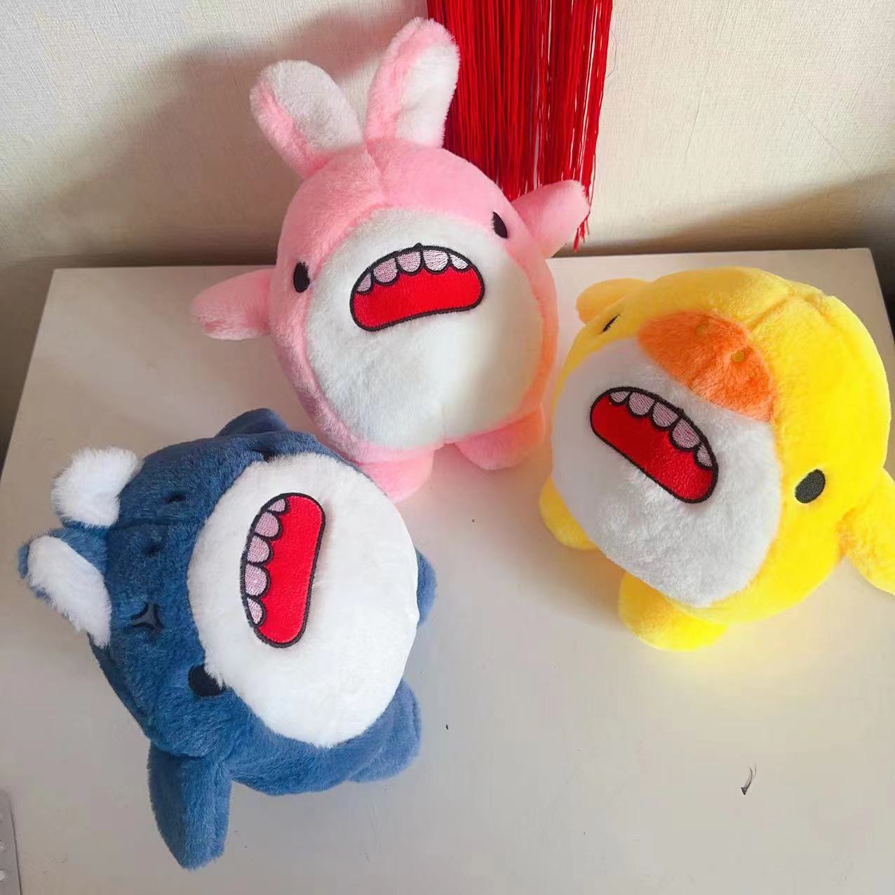 Venta al por mayor 8 pulgadas muñeca captura máquina fábrica felpa juguete muñeca boda actividad lanzando regalo decoración empuje