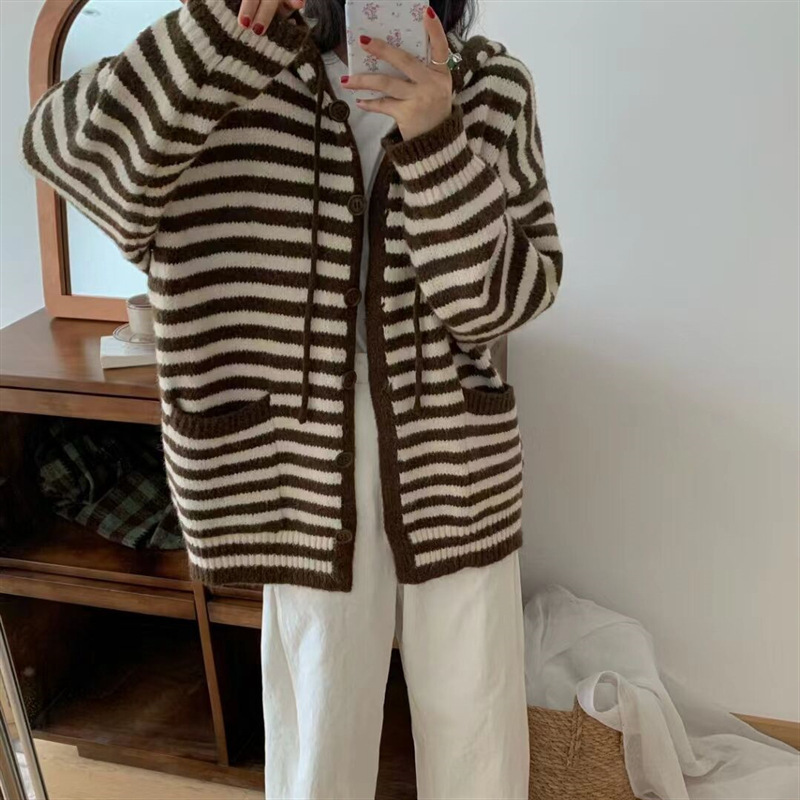 Contrast color striped hooded knitted cardigan for women, 2025 autumn new style, loose and fashionable sweater coat