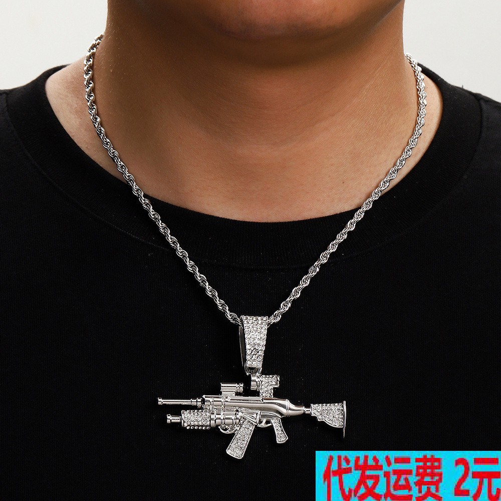 Nuevo estilo transfronterizo joyería de pistola de diamantes simulación de aleación modelo de arma AK joyería de diamantes flash collar de hombre de hip-hop