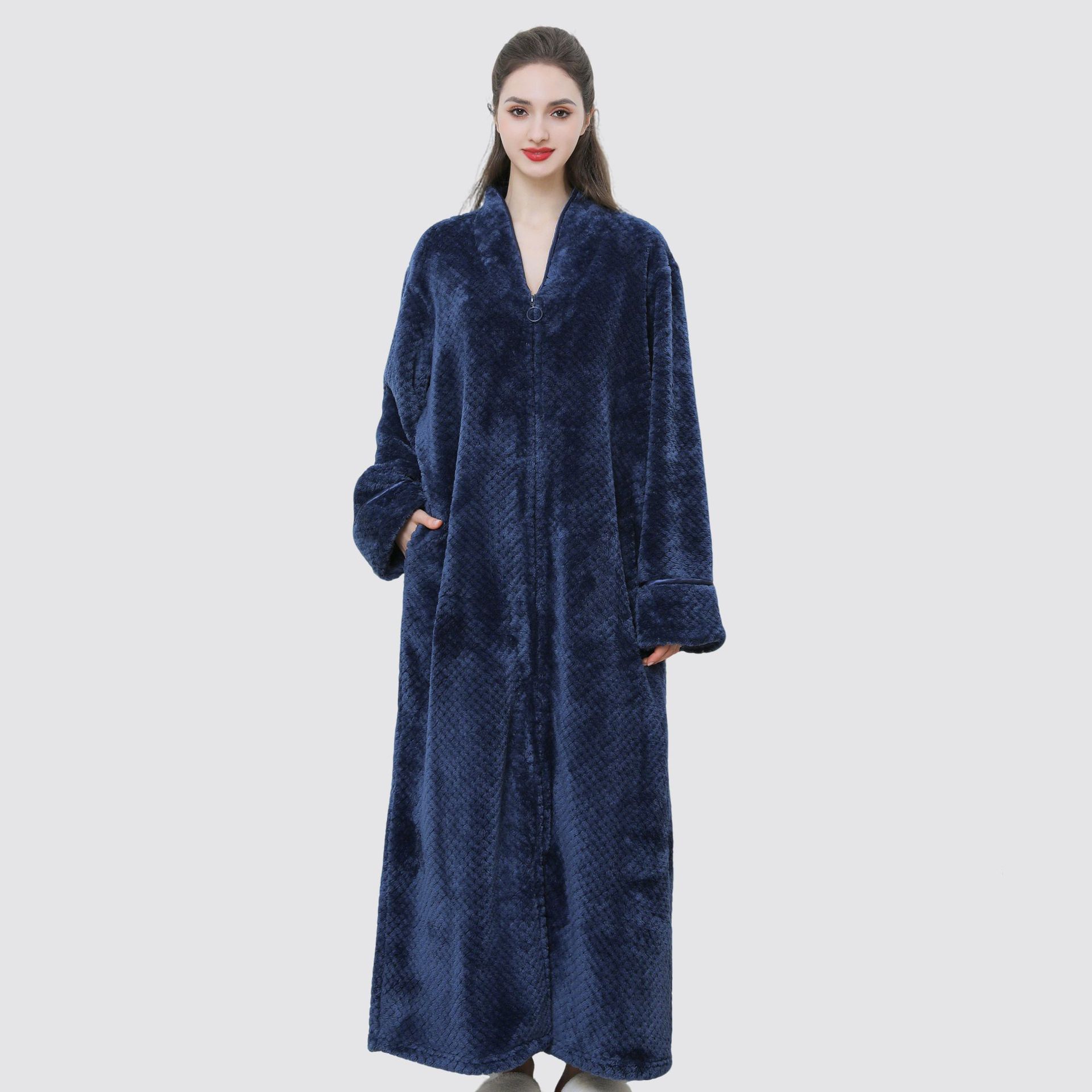 Bata de franela en stock, de invierno, de forro polar coral grueso, de manga larga, talla grande, exclusivamente para ventas transfronterizas, camisón con capucha al por mayor de fábrica.