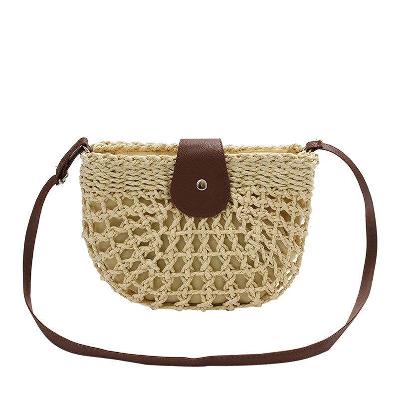 Bolsa de paja retrógrada semicircular agujerada 2026 nueva bolsa de tramo inclinada tejida a mano, bolsa de moda diaria casual de mujer.