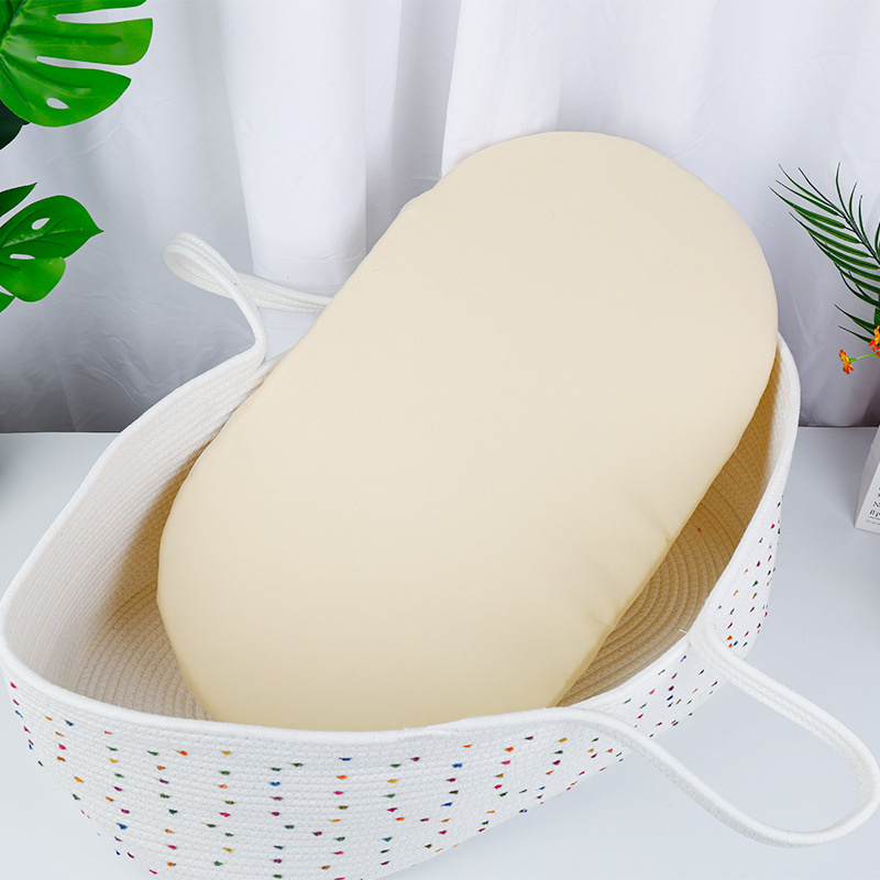 Foldable children's woven cradle