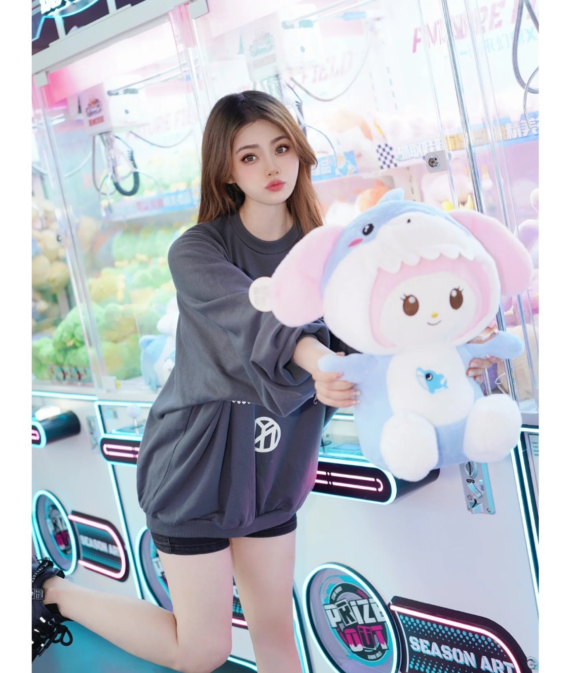 Kanye Shanghai Concert Peripheral Loose Shoulder No. 1 Printed Integrated Cut Crew Neck Sweater_viptrois.com