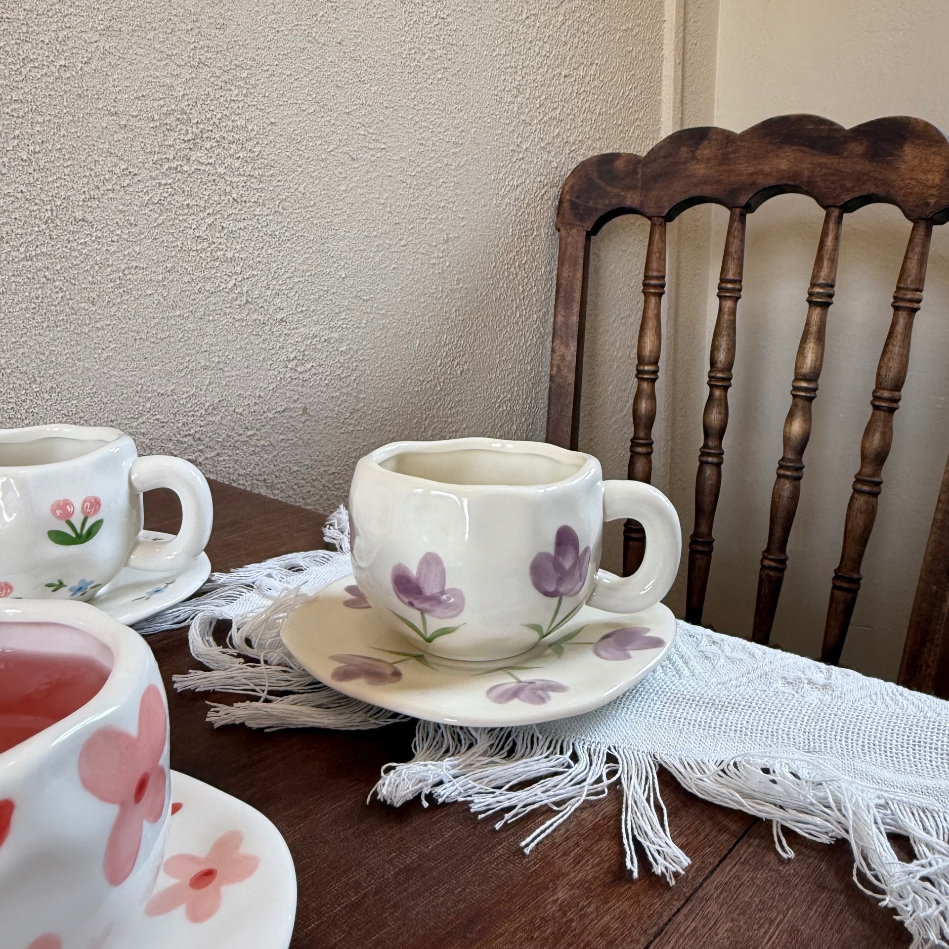 Tazas y platos de cerámica de flores retro de estilo coreano, tazas y platos de café irregular pellizcado a mano, tazas y platos de té de la tarde